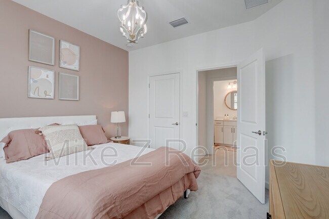 Building Photo - 18315 Ridgeline Dr