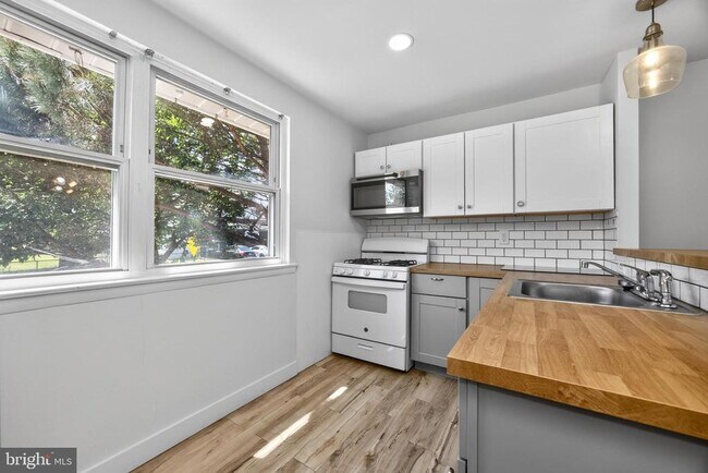 Building Photo - 202 Greene St