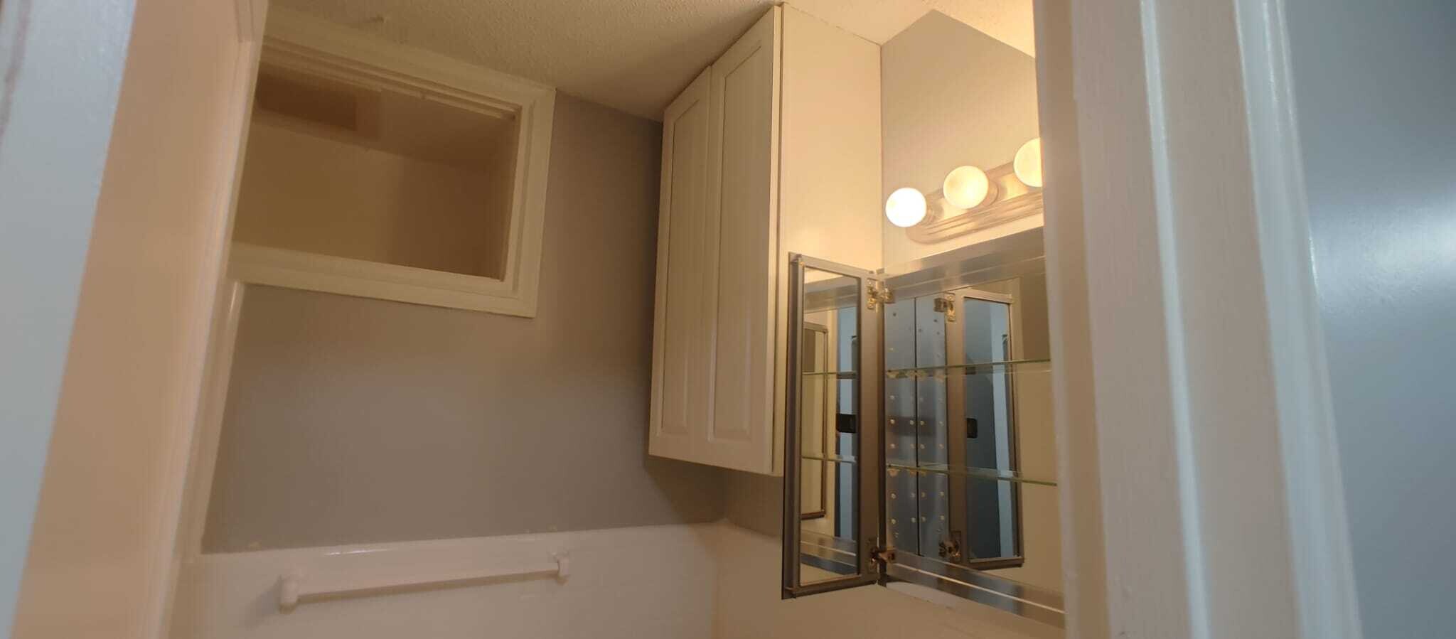 Building Photo - 606 19th ST NE APT1