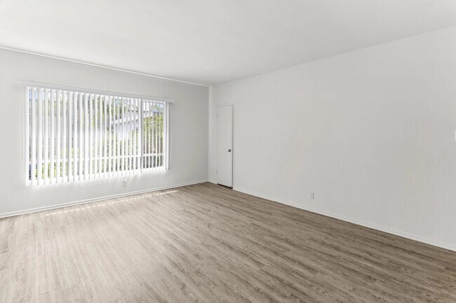 Interior Photo - 11660 Chenault Street,