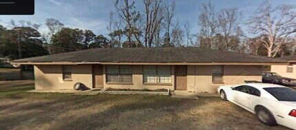 Building Photo - Newly remodeled unit