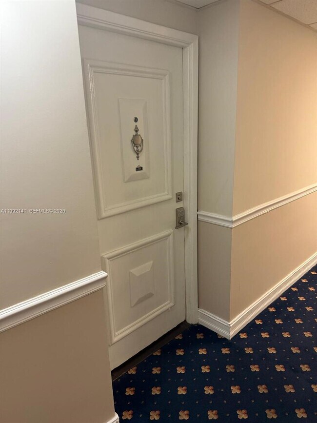 Building Photo - 5005 Collins Ave