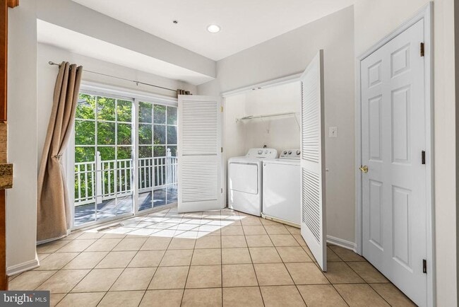 Building Photo - 129 Hearth Ct