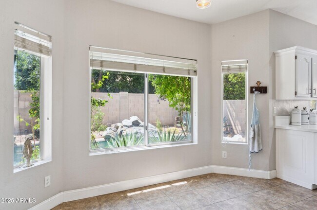 Building Photo - 758 S Lagoon Dr