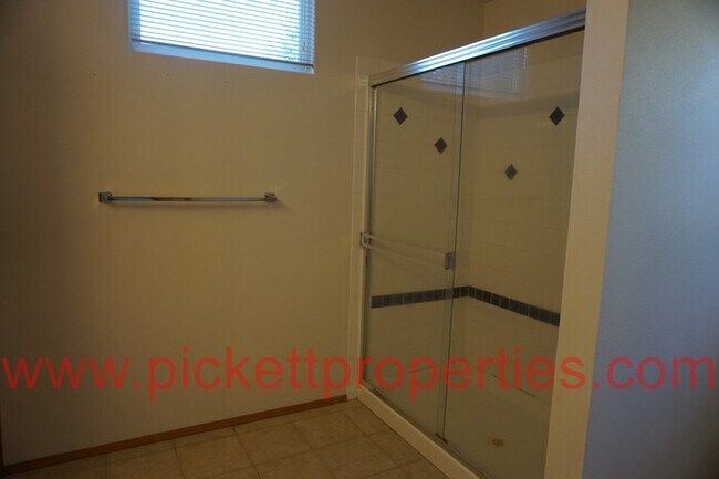 Building Photo - 12731 Plateau Cir NW