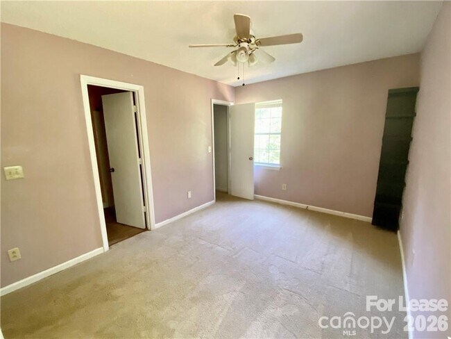 Building Photo - 3914 Aster Dr