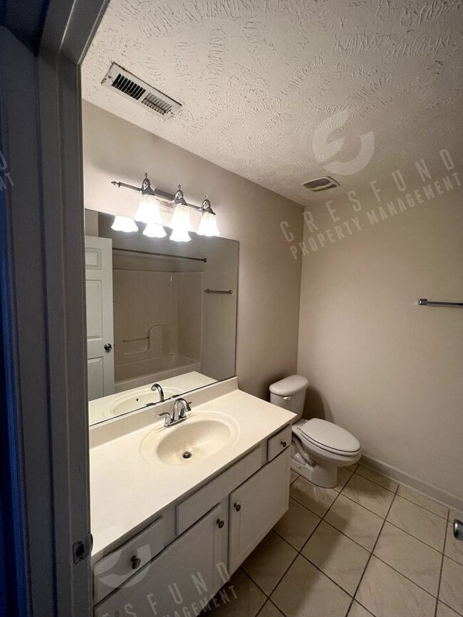 Building Photo - 2Bdrm 2Bath in Gated Community - Available Now!