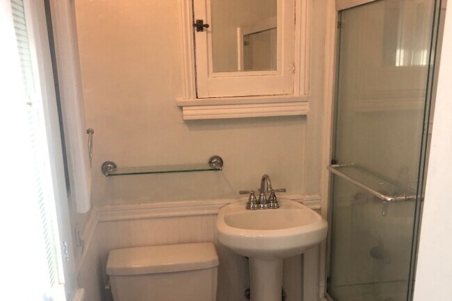 2nd bathroom upstairs - 6107 Saturn St