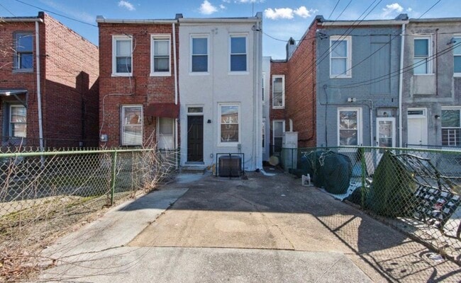 Building Photo - 2582 Edmondson Ave