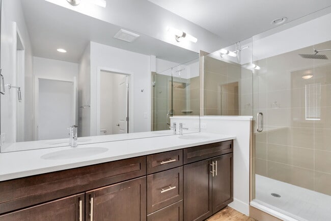 Building Photo - 3119 W 19th Ave