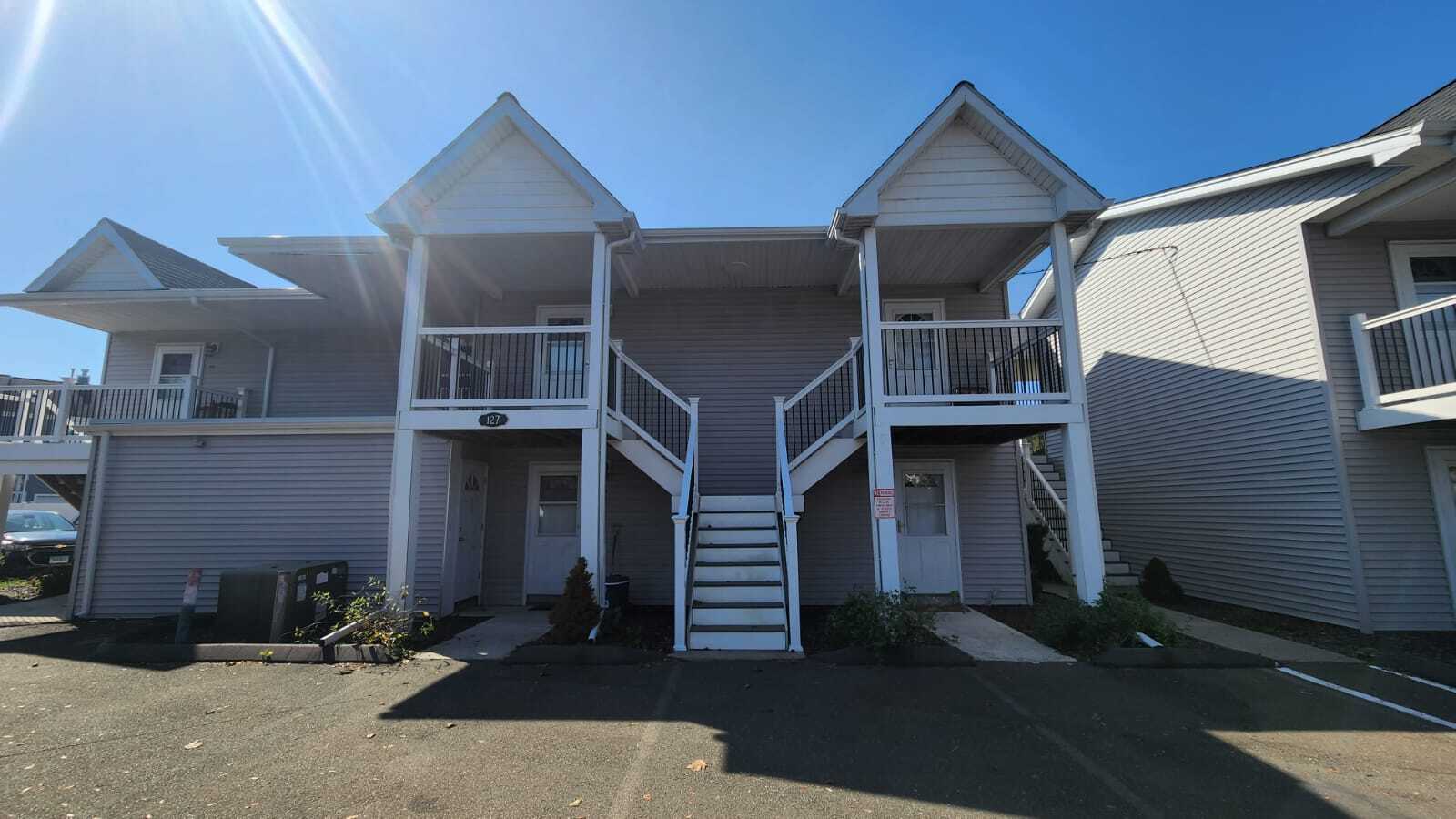 Building Photo - 127 Cosey Beach Ave