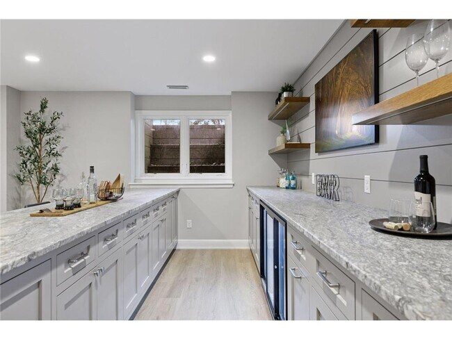 Building Photo - 2462 Lafayette Rd