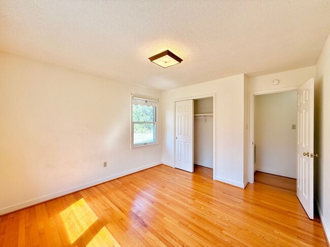 Building Photo - Charming 3 Bedroom Home for Rent!