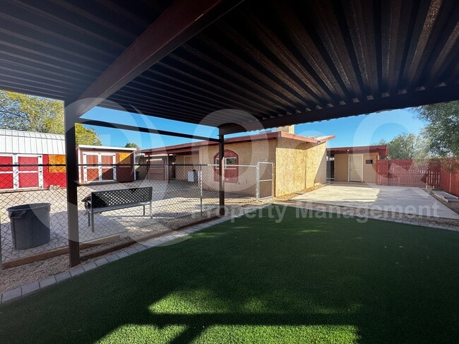 Building Photo - 1132 W Knox Pl