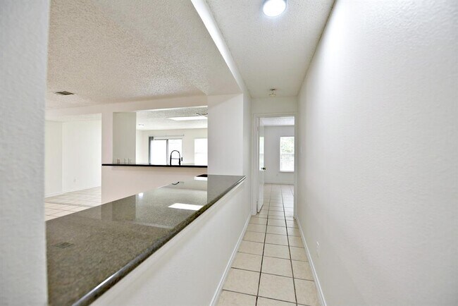 Building Photo - 1207 Birdie Cove