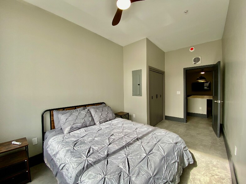 Building Photo - 116 E Randolph Ave