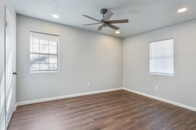 Building Photo - 208 N Coleman St