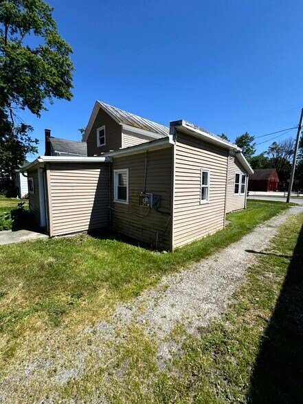Building Photo - 210 Santee Ave