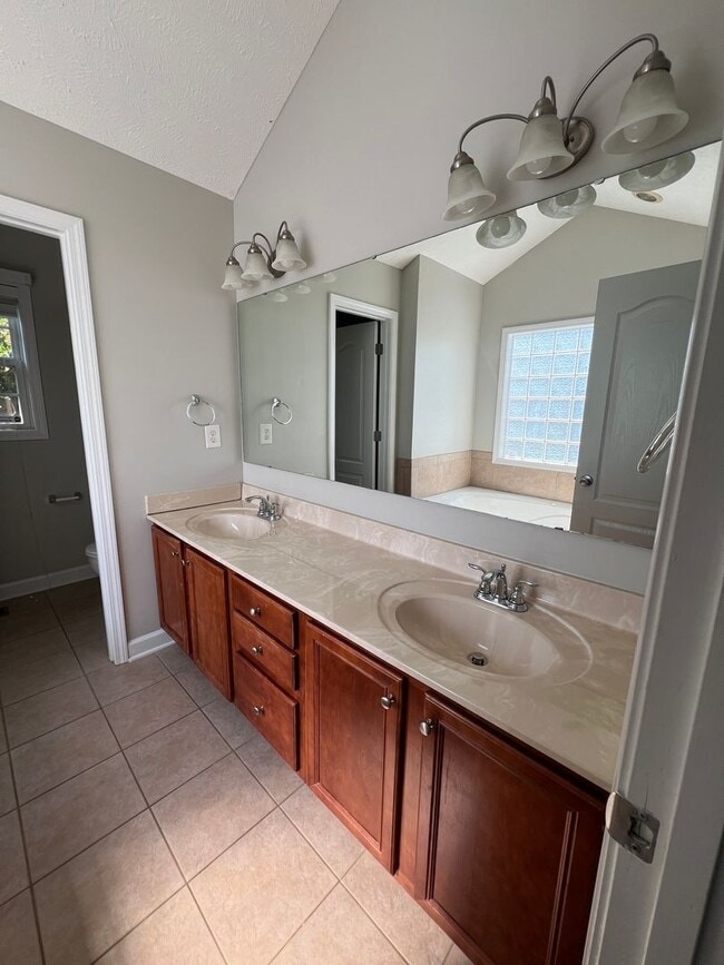 Building Photo - Gorgeous Westgate Home with Access to Community Amenities