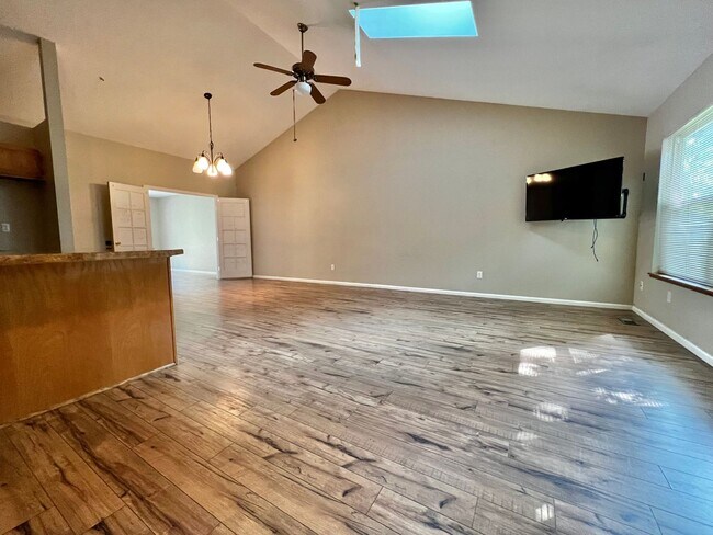 Building Photo - 2 Bed, 2 Bath Townhome with Office, & Fenced Back Patio in Prime Fort Collins Location!