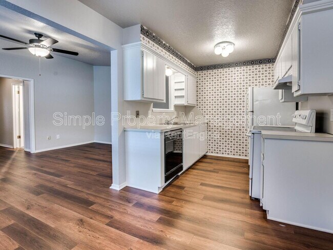 Building Photo - 1710 Hillcrest Dr