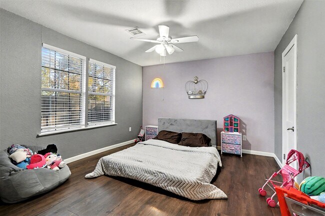 Building Photo - 234 E 1st St