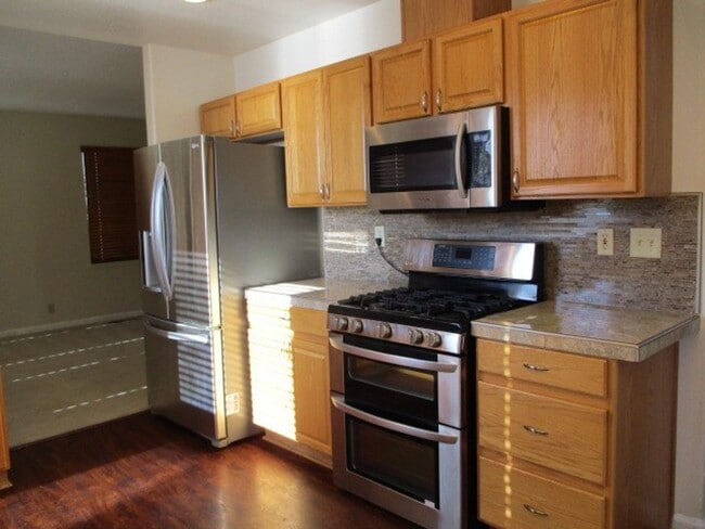 Building Photo - Northwest Suburban  Beauty