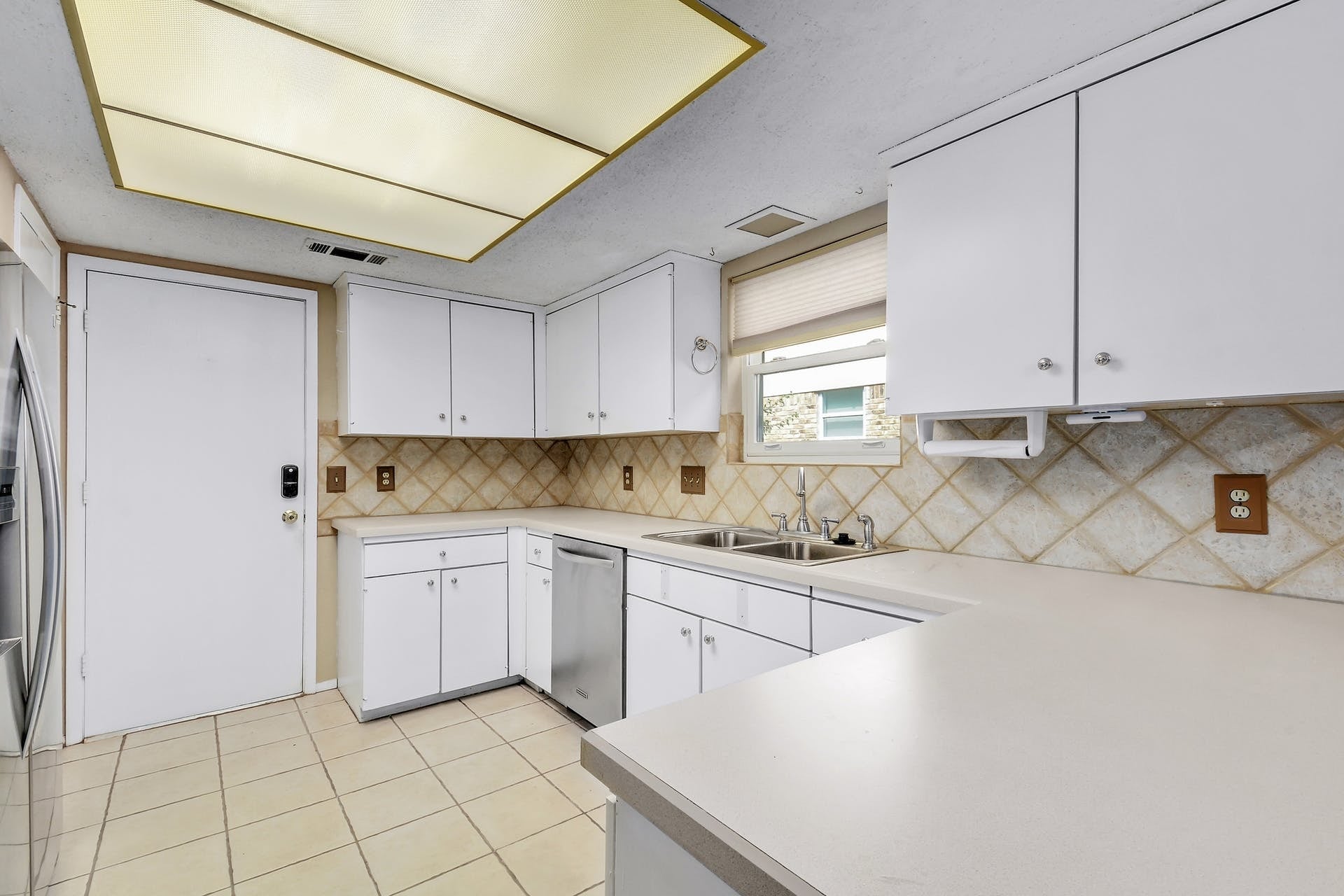 Building Photo - 4802 Gerona Dr