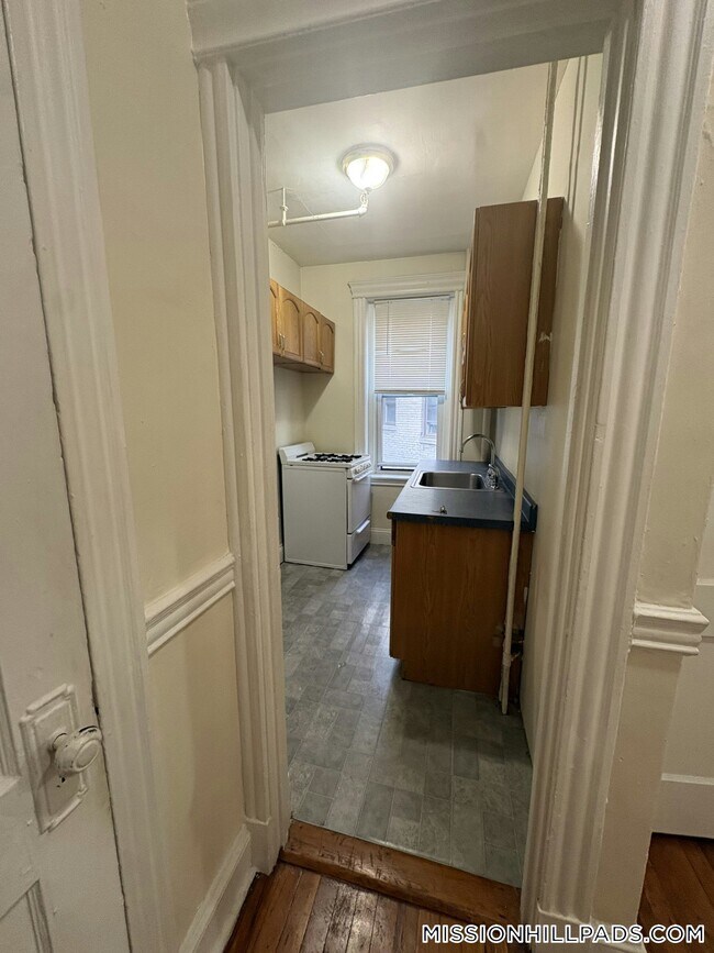 Building Photo - 360 Riverway