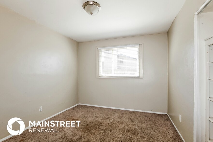 Building Photo - 5353 N 61st Ave