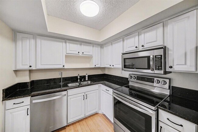 Building Photo - 2401 Bayshore Blvd