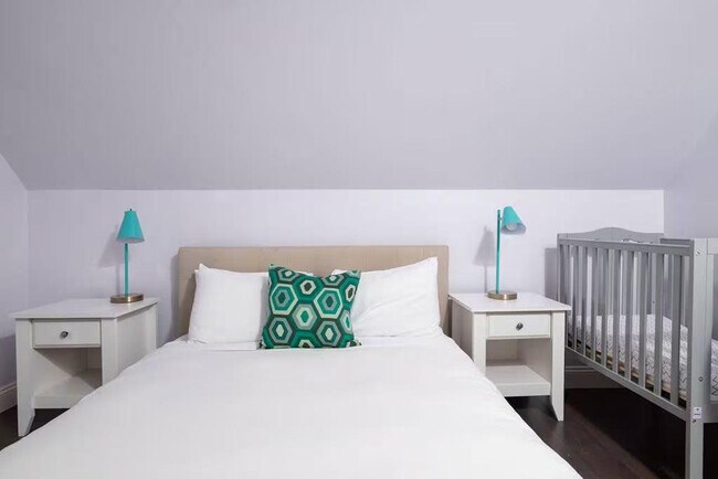 Building Photo - 22 Thurman St