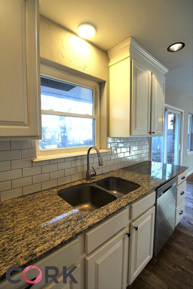 Building Photo - 609 Belle Air Ave