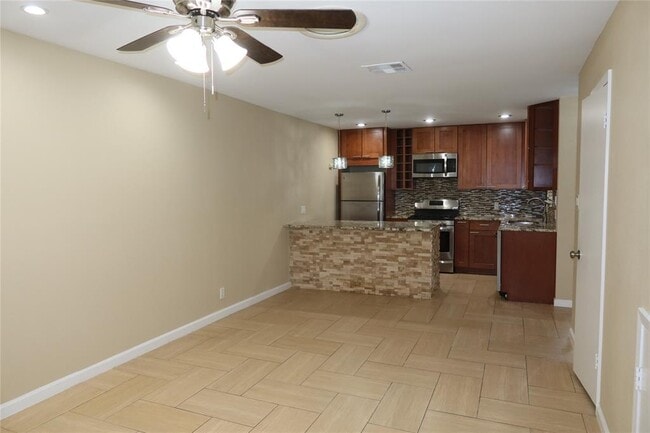 Building Photo - 3000 S 1st St