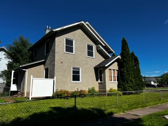 Building Photo - 8906-8908 Hilton Str,