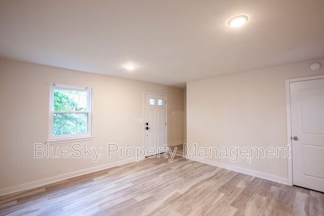 Building Photo - 1000 Monticello Rd