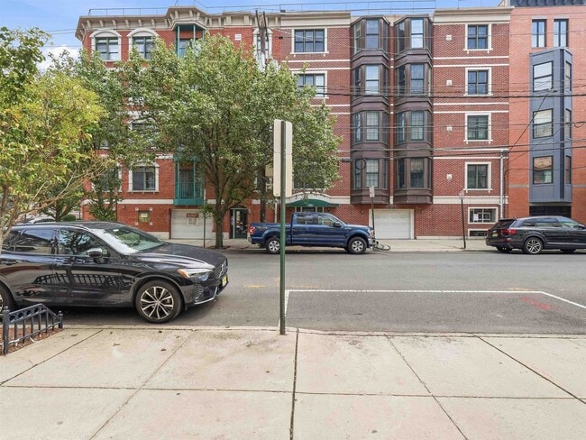Building Photo - 727 Jefferson St