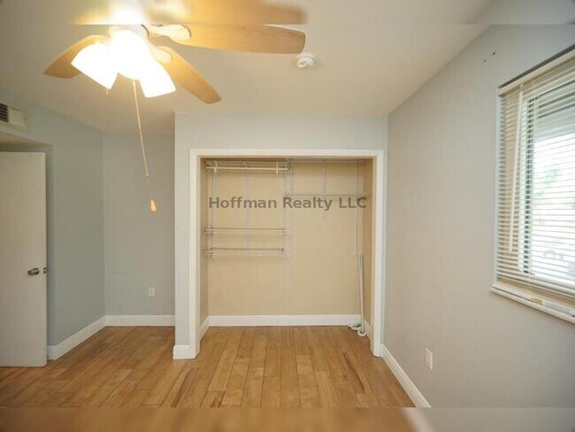 Building Photo - Charming 2-Bedroom Condo in St. Petersburg