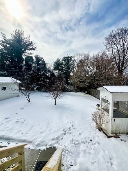 Building Photo - 48 Valley Dr