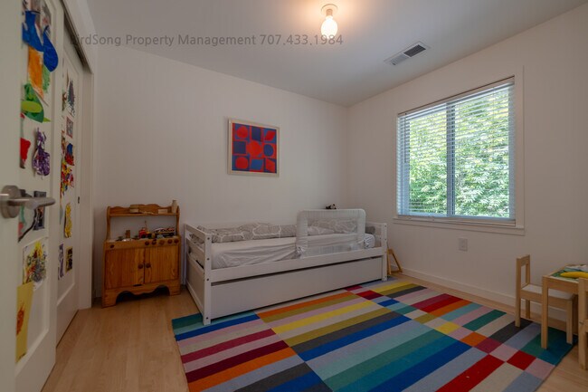 Building Photo - 13846 Village Ave