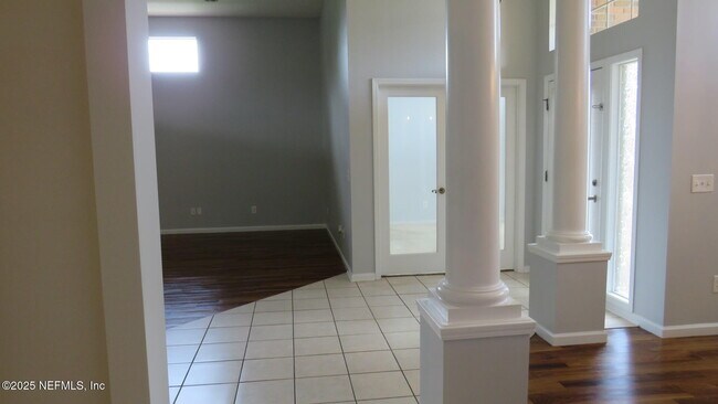 Building Photo - 3726 Bedford Dr