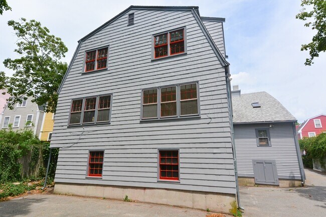 Building Photo - 9 State St