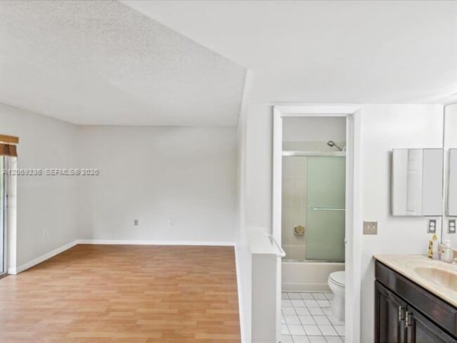 Building Photo - 390 NW 86th Pl