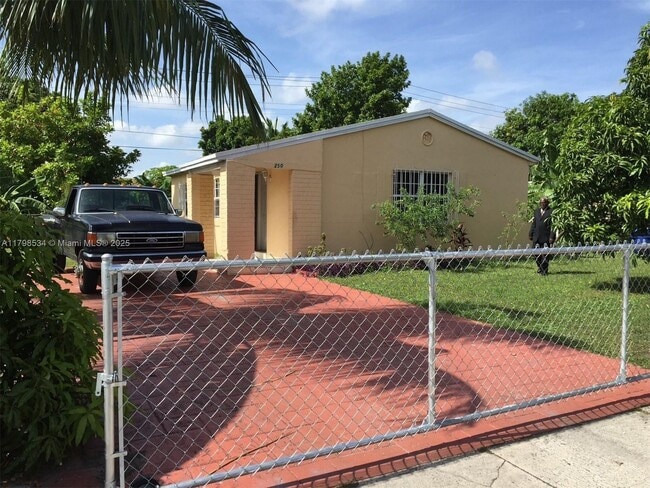 Primary Photo - 250 NW 188th St