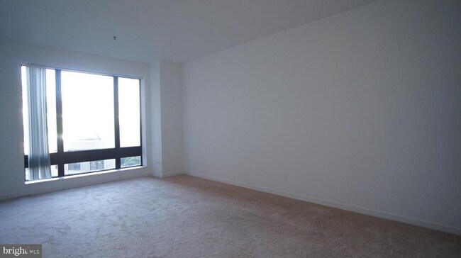 Building Photo - 10 E Lee St