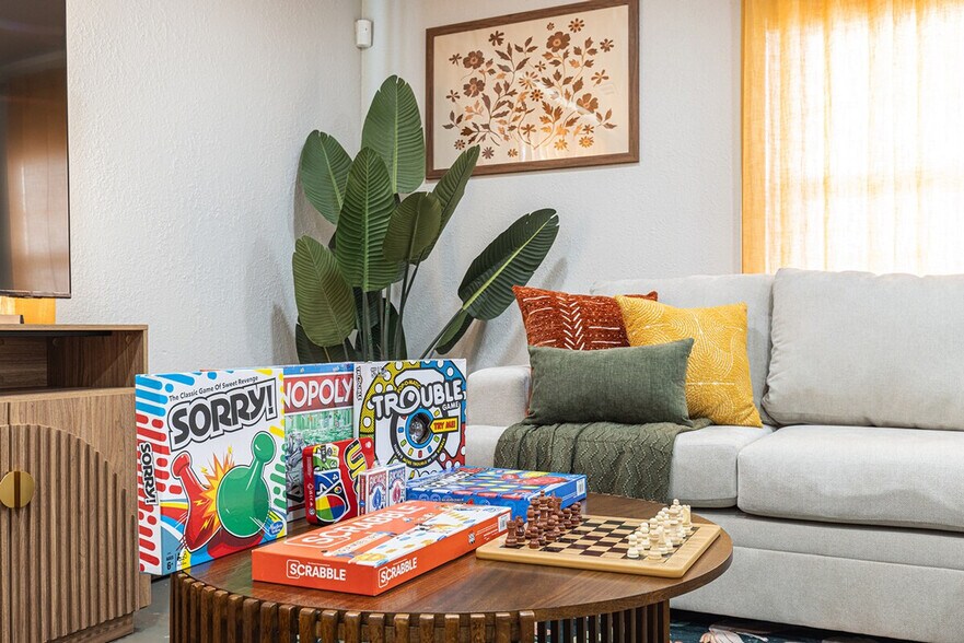 Building Photo - 831 Patchett St