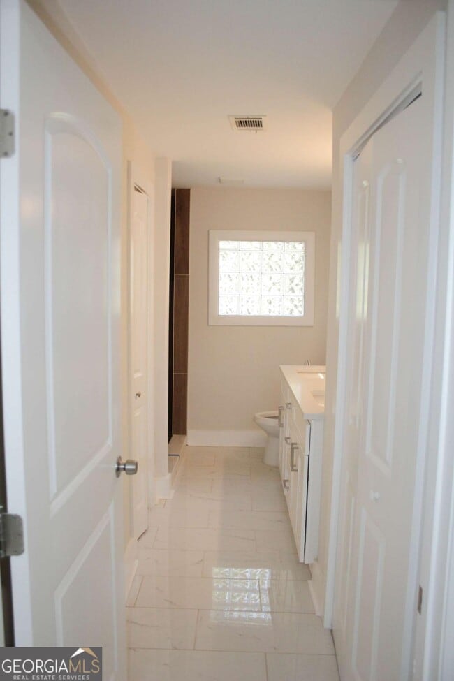 Building Photo - 970 Bates Rd