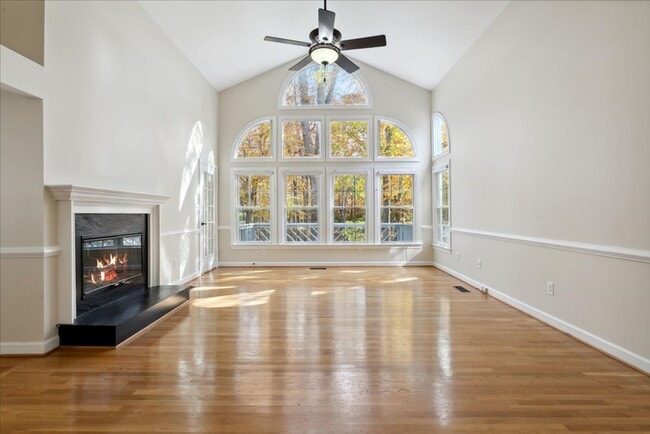 Building Photo - Kingsmill Gem