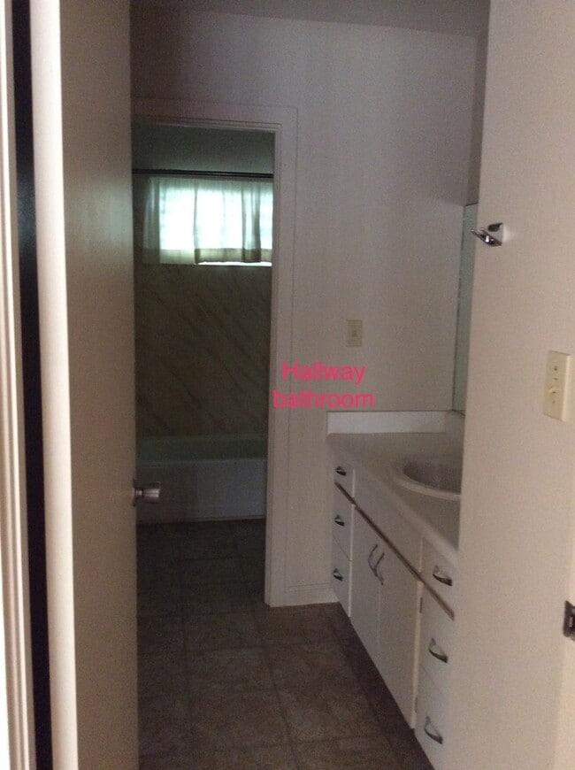 Building Photo - Manoa House for rent