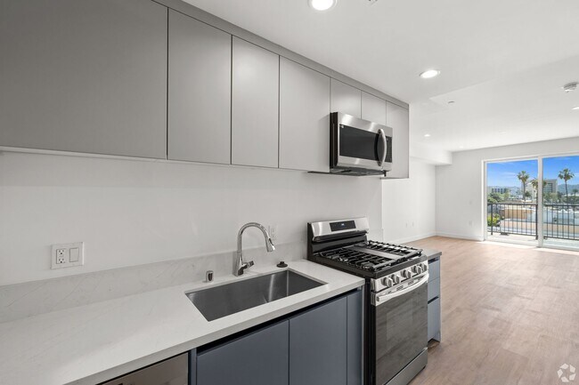Building Photo - Beautiful Two Bedroom! 401